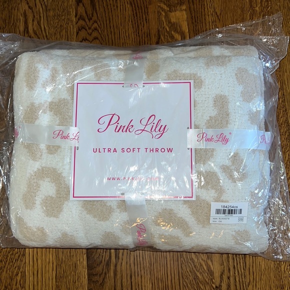 Pink lily Make Me Believe Taupe Leopard Print Blanket - Picture 2 of 4